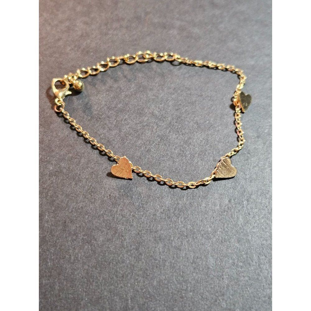 Gold tone heart bracelet 6-8" dainty
